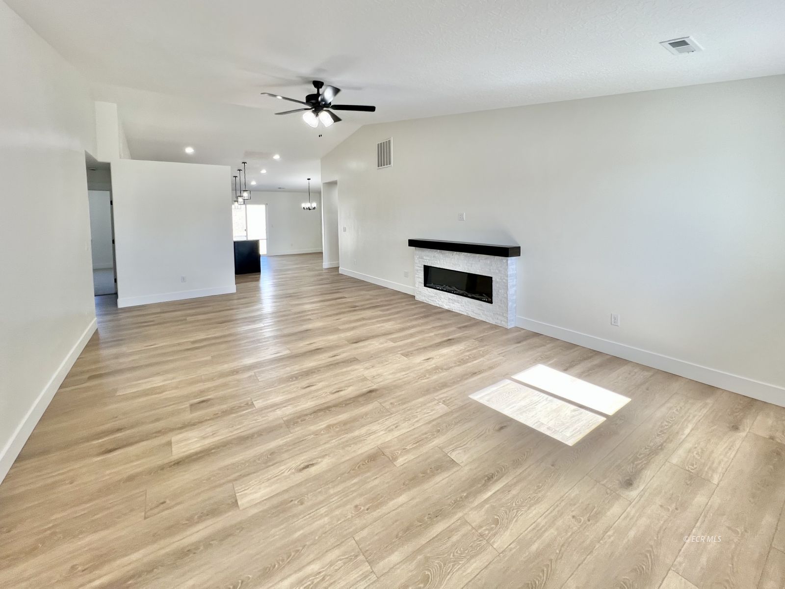 4323 Windsor Avenue Property Photo 3
