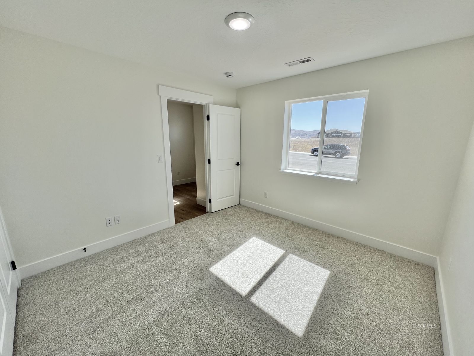 4323 Windsor Avenue Property Photo 11