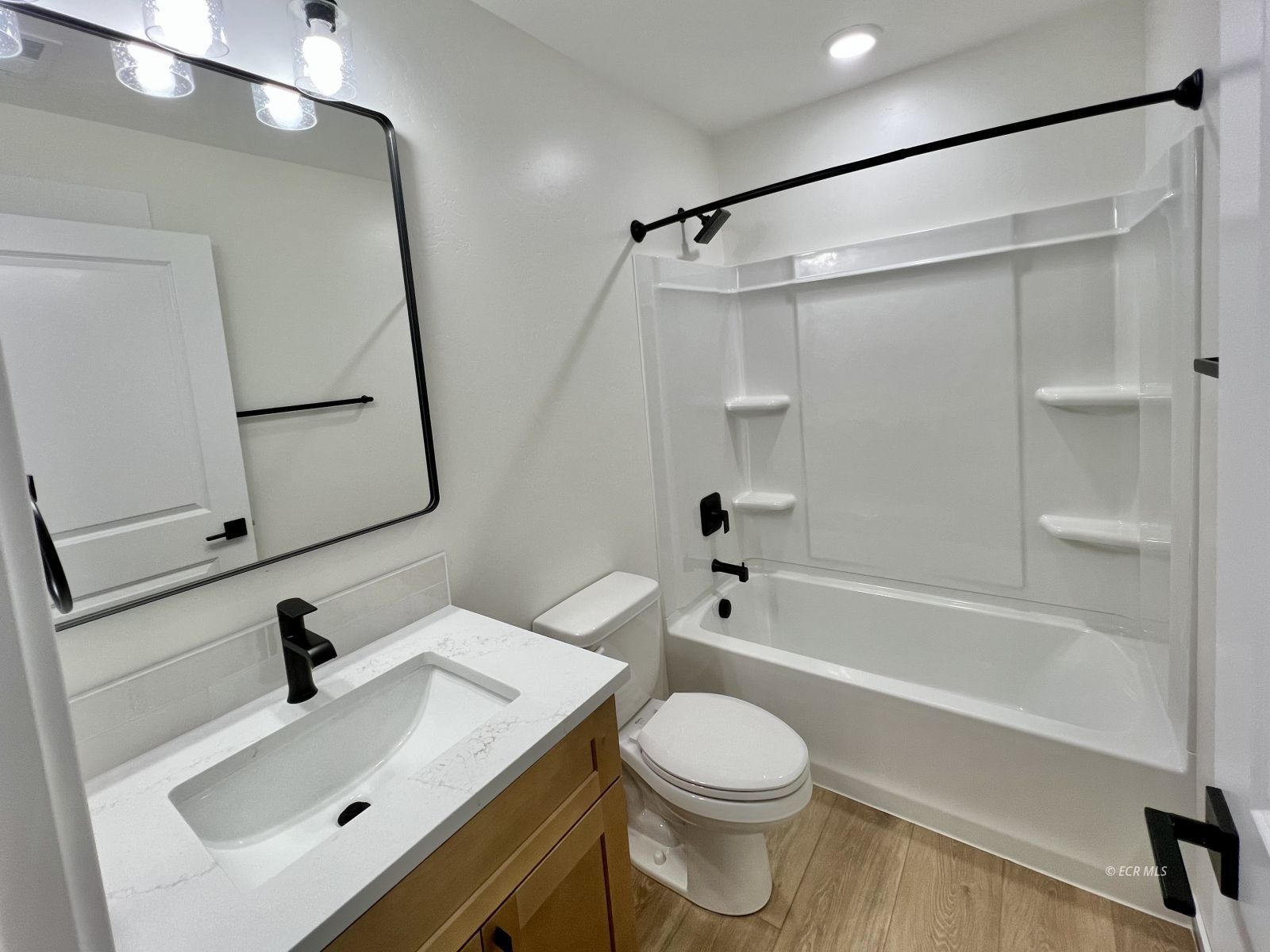 4323 Windsor Avenue Property Photo 14