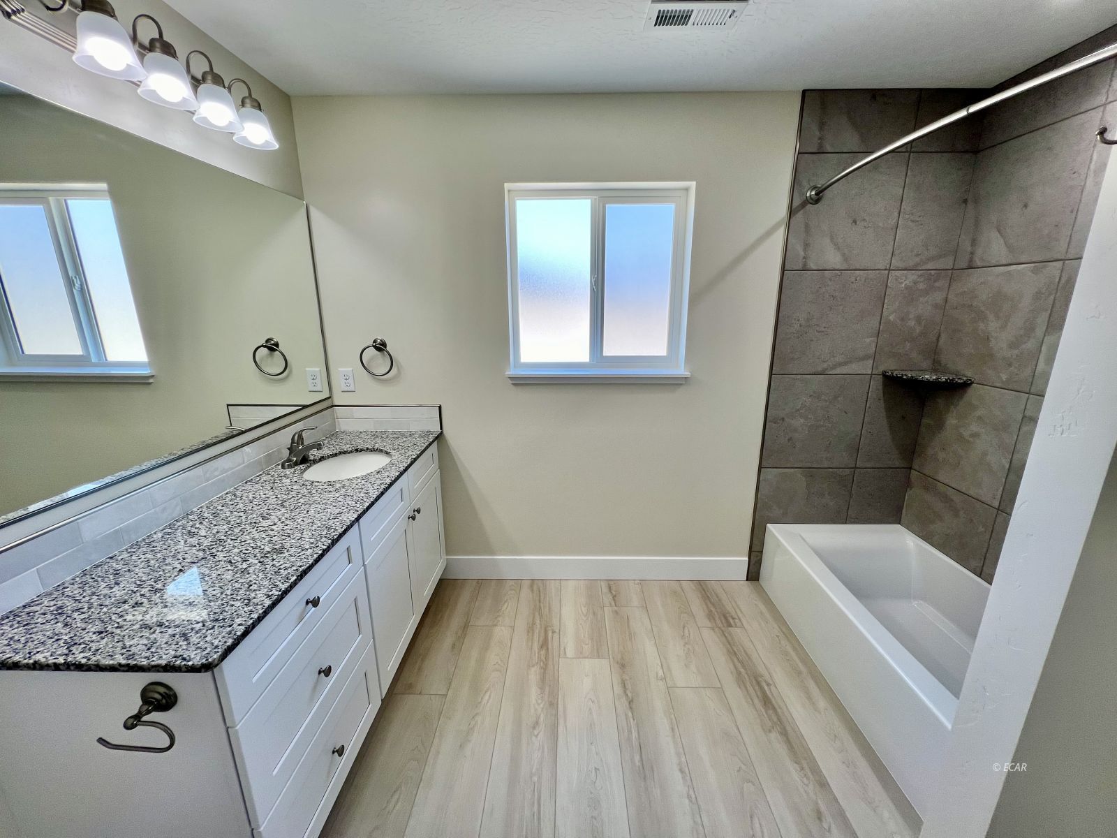 4323 Windsor Avenue Property Photo 23