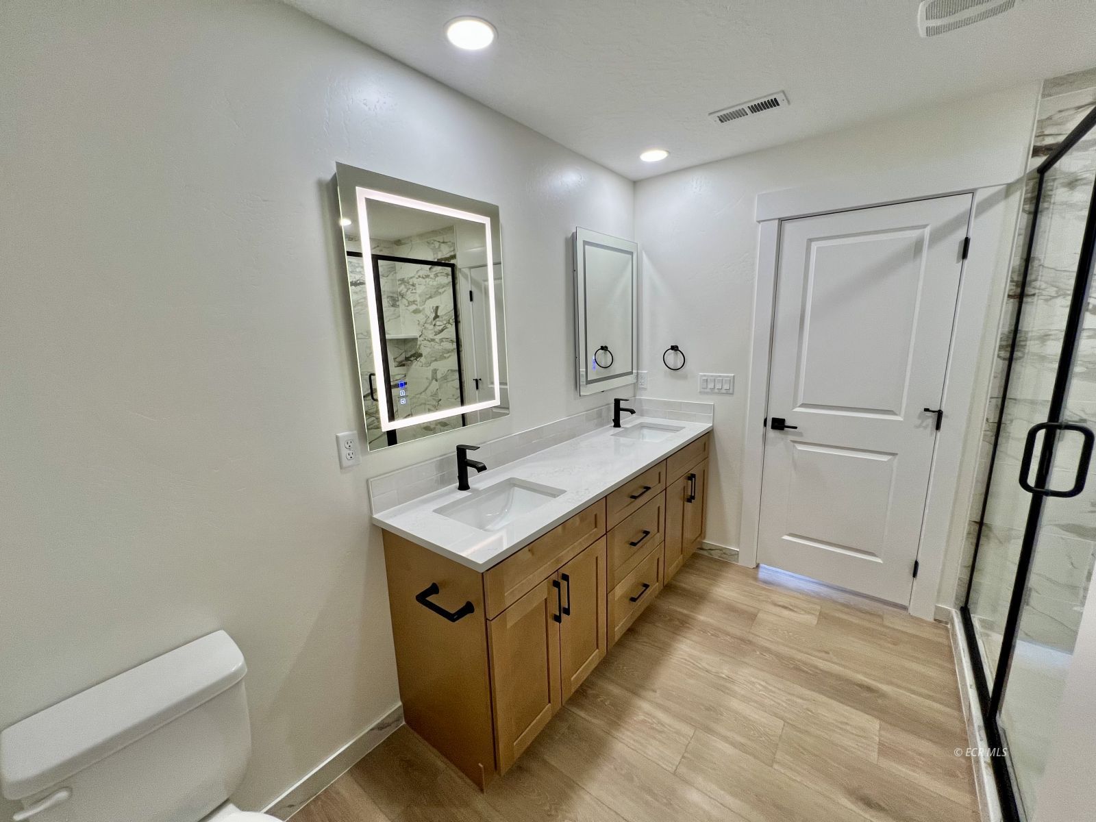 4323 Windsor Avenue Property Photo 23