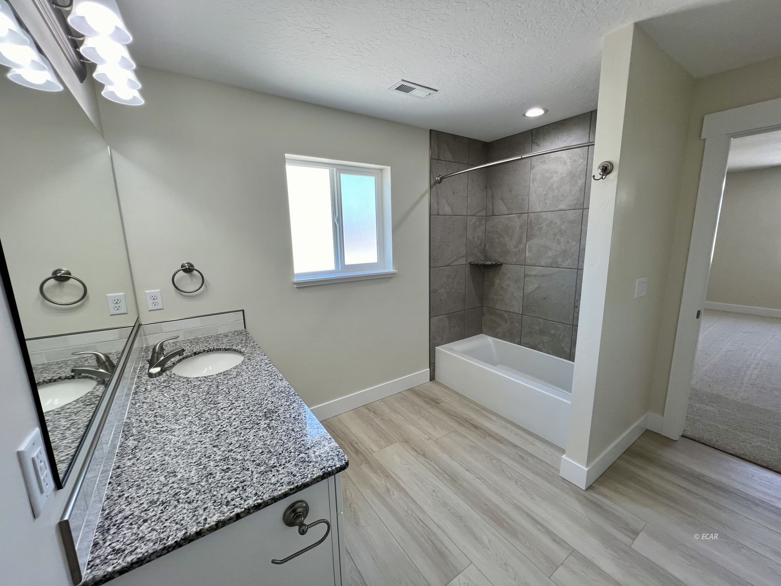 4323 Windsor Avenue Property Photo 24