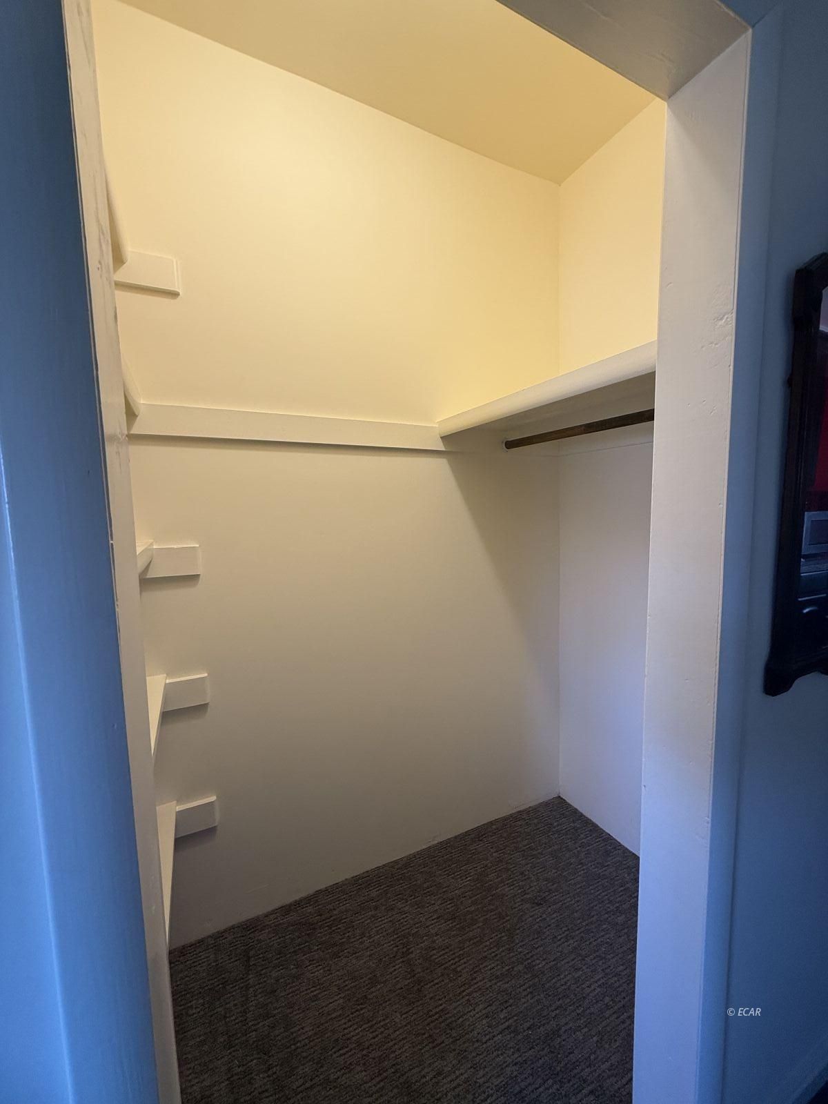 25 Avenue East Property Photo 18