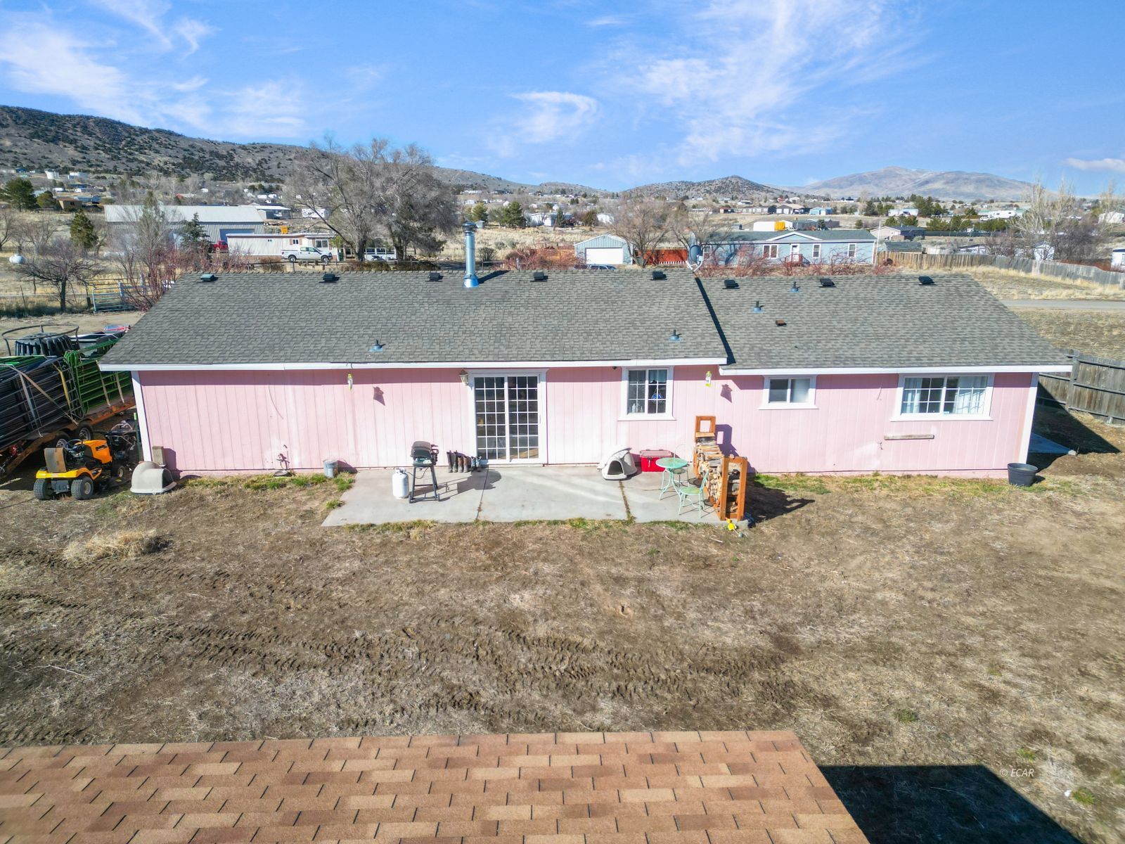 425 Castlecrest Place Property Photo 9