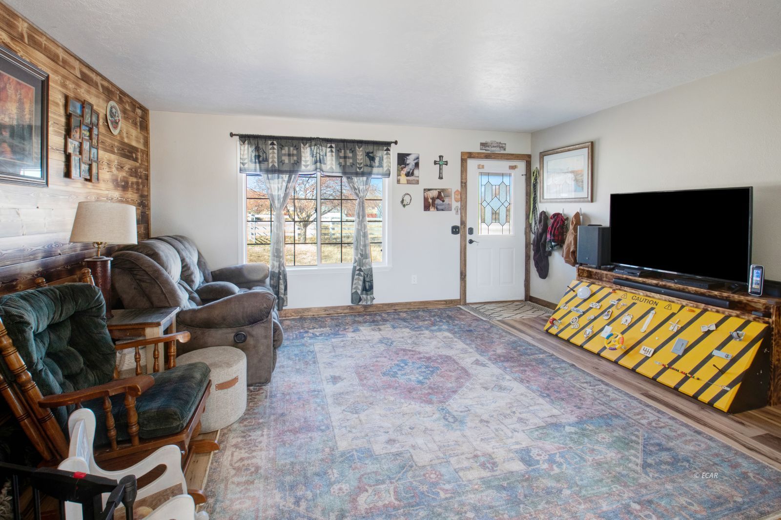 425 Castlecrest Place Property Photo 12