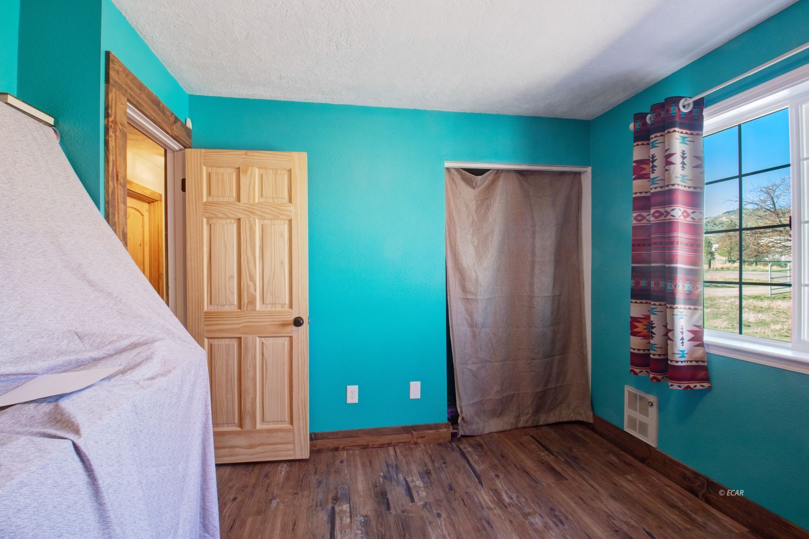425 Castlecrest Place Property Photo 17