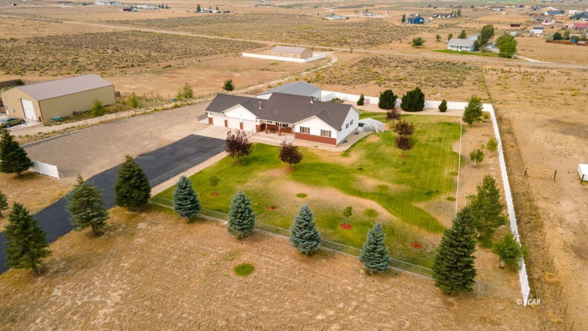 415 Diamondback Drive Property Photo 2