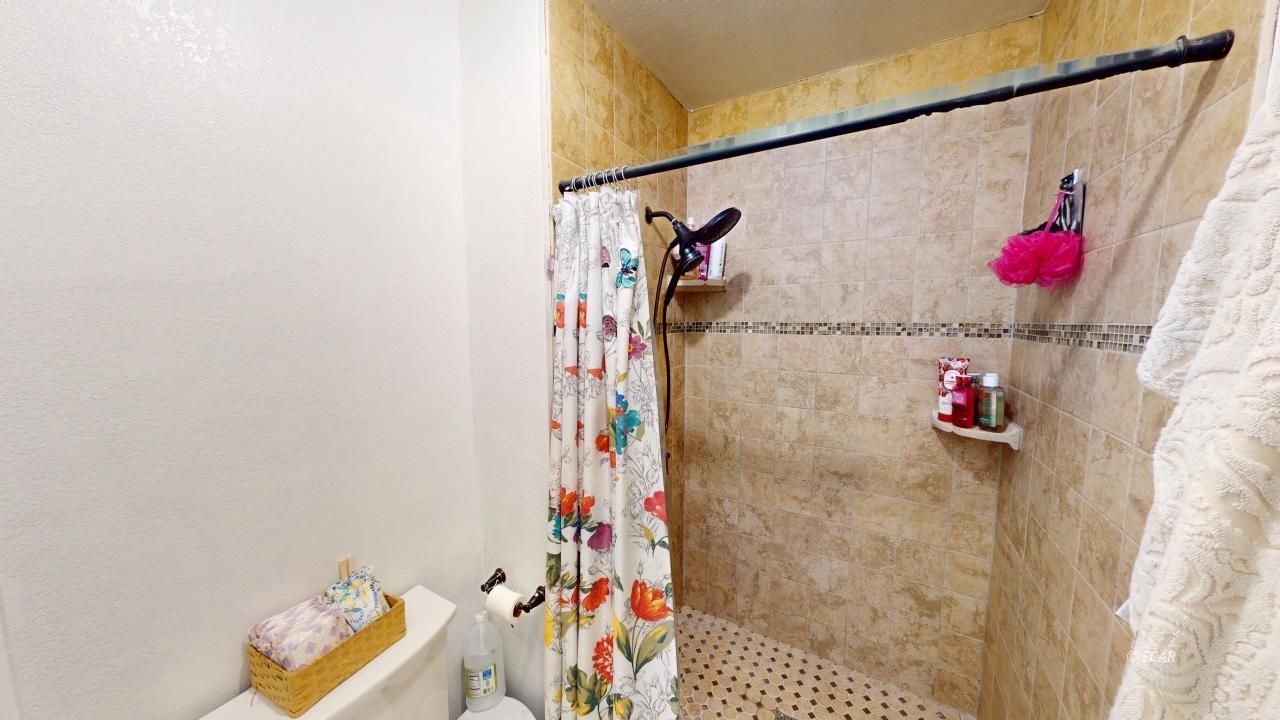 391 Edgebrook Drive Property Photo 9