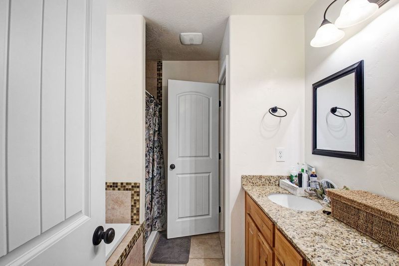 436 Country Club Plaza Property Photo 15