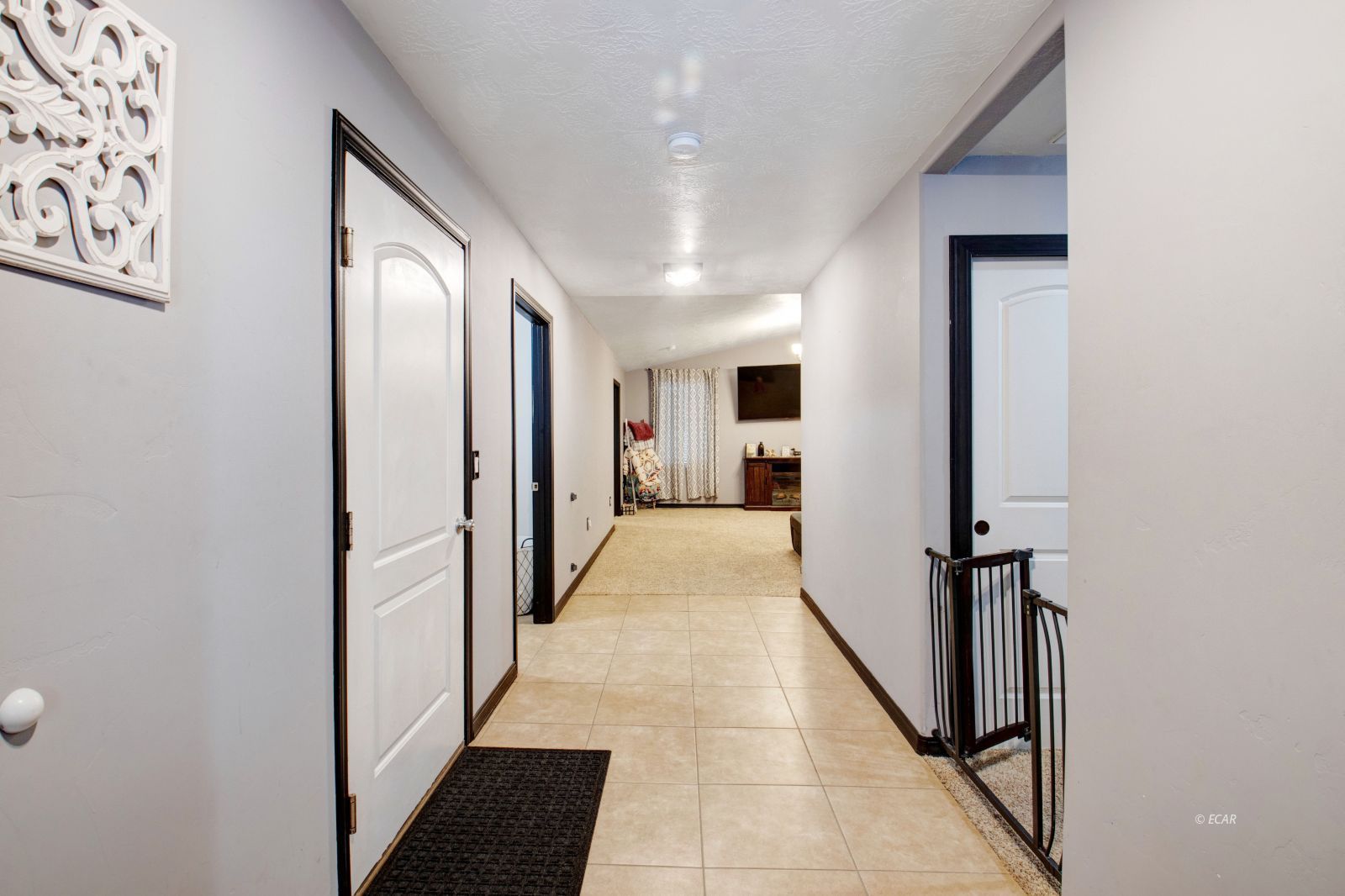 430 Flora View Property Photo 5