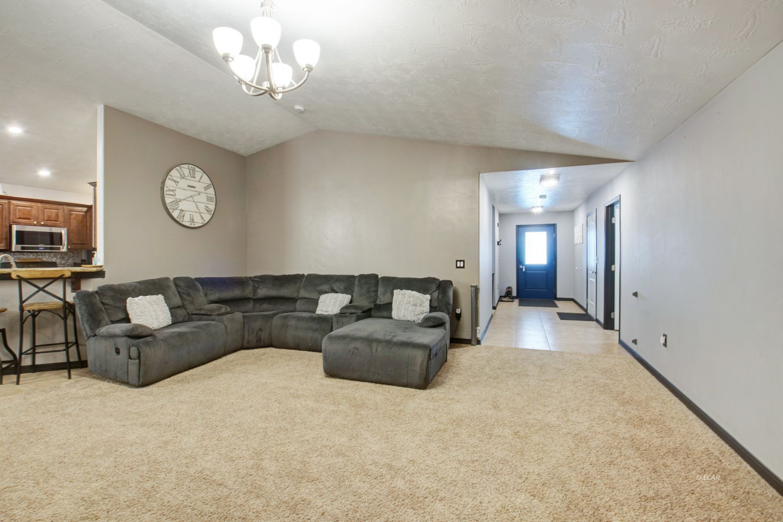 430 Flora View Property Photo 7