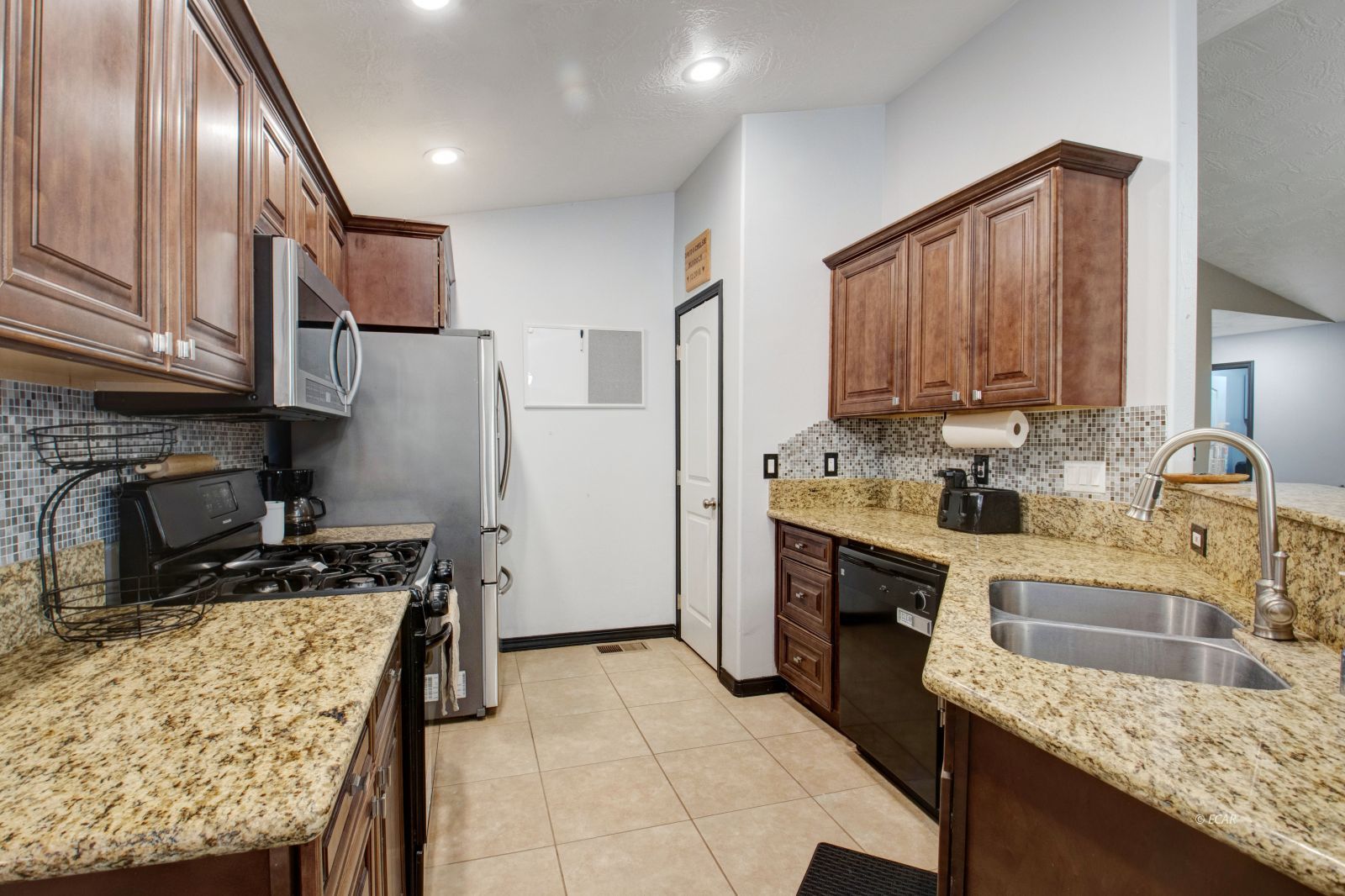 430 Flora View Property Photo 9
