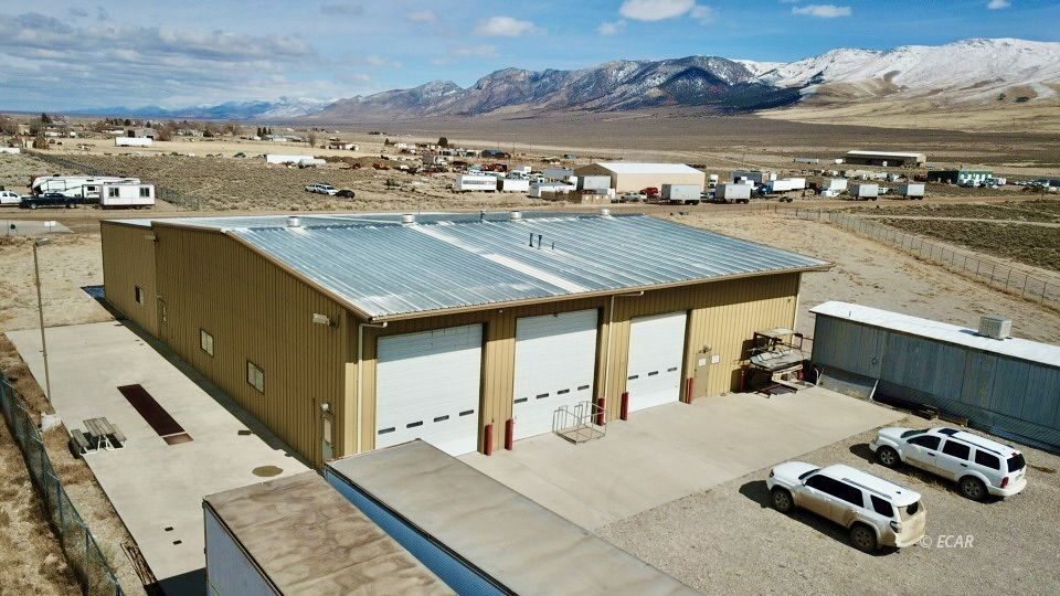 933 North Industrial Way Property Photo 2