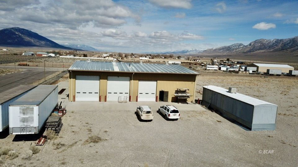 933 North Industrial Way Property Photo 3