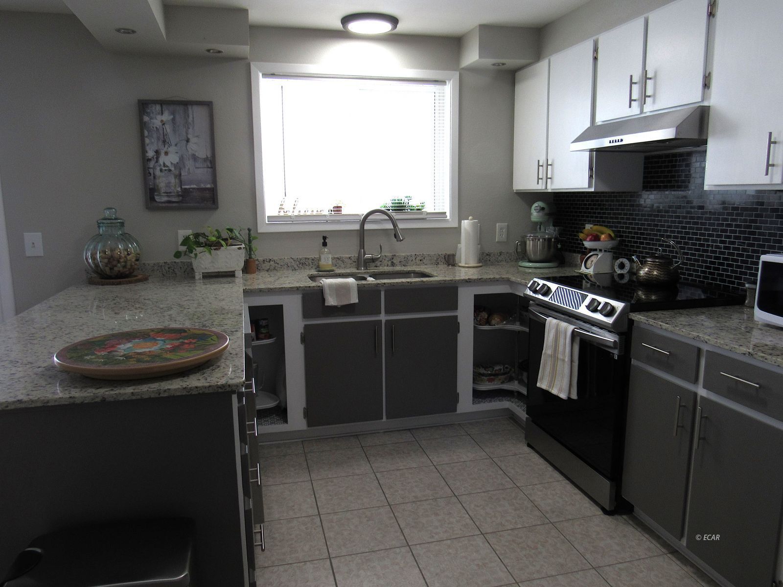 520 Ashcroft Drive Property Photo 4