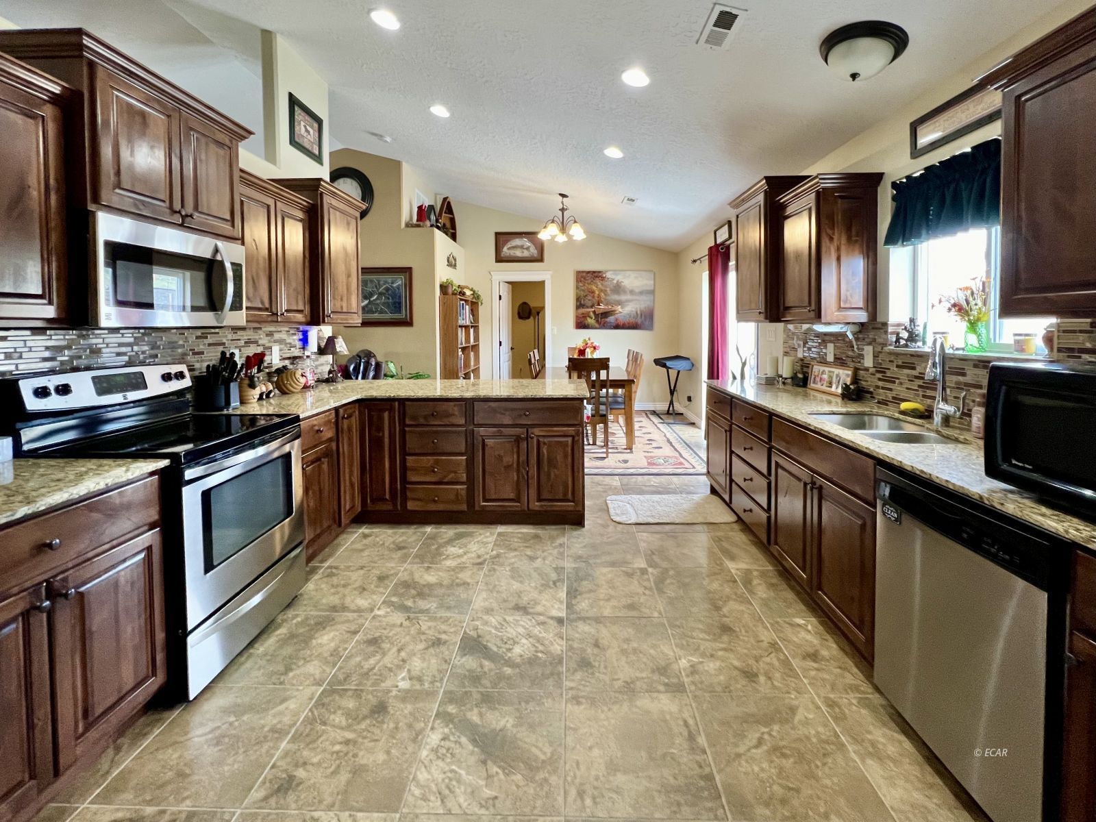 878 Blue Jay Drive Property Photo 11