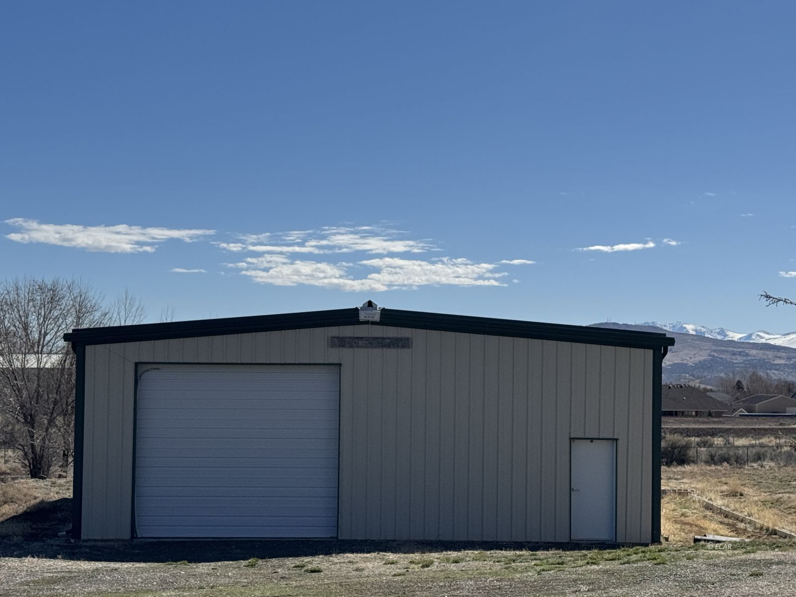 1953 Claridge Loop Property Photo 4