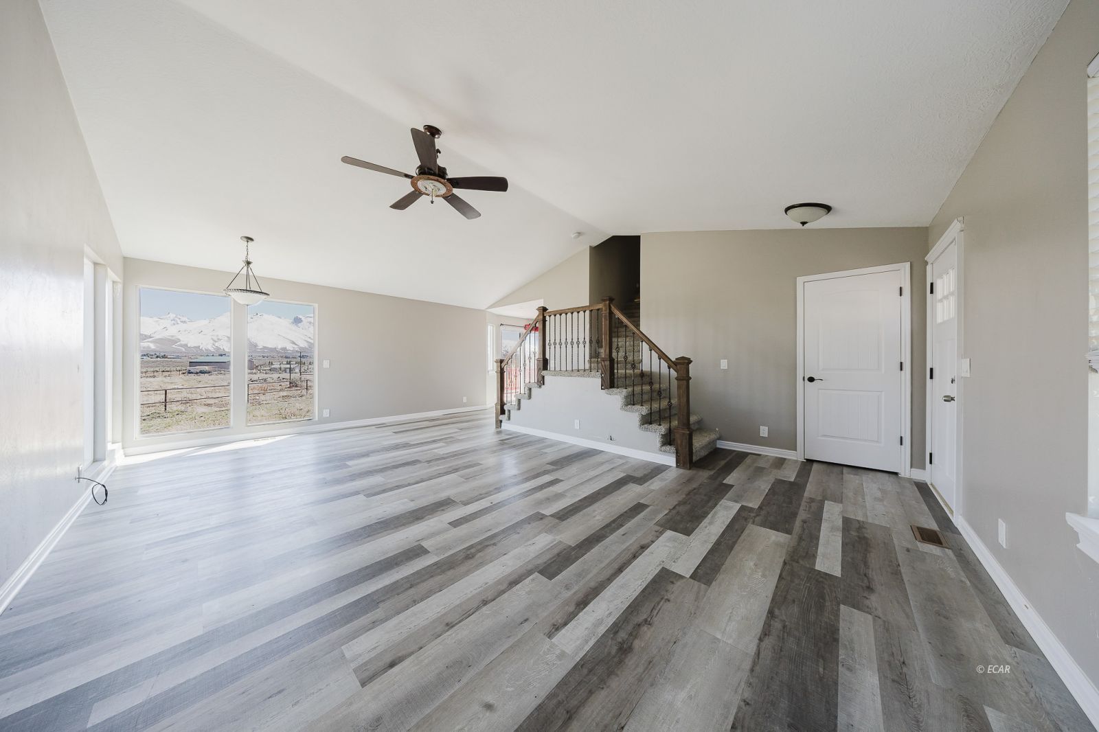 384 Ashburn Drive Property Photo 10