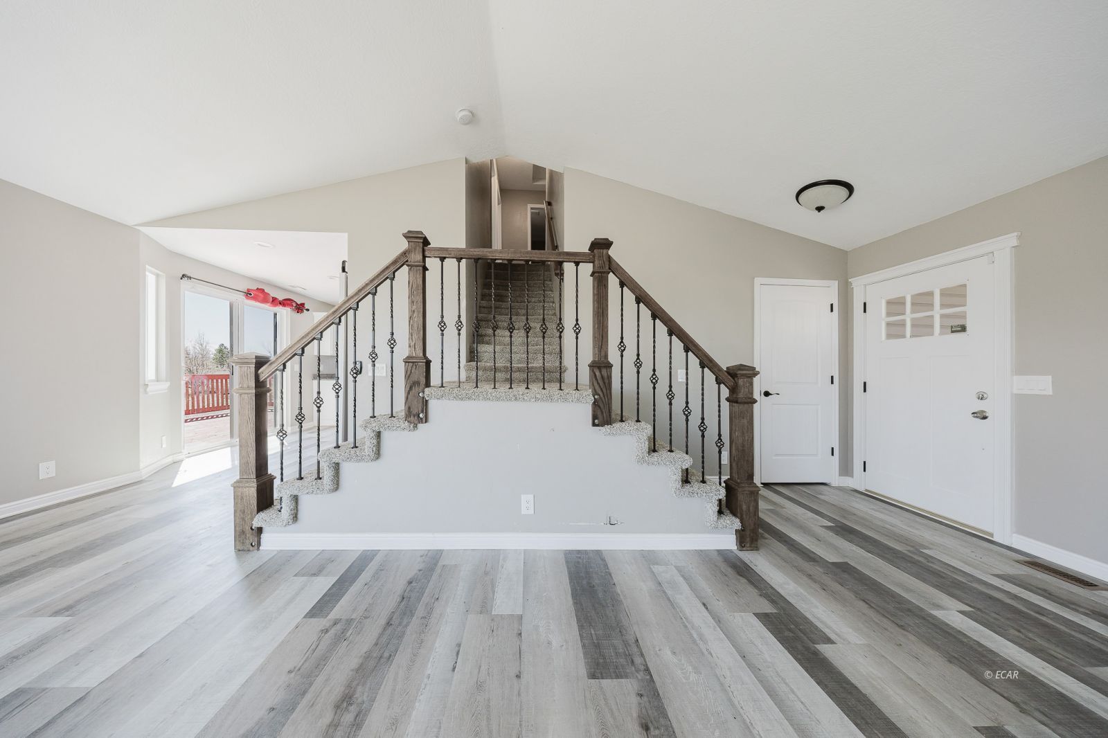 384 Ashburn Drive Property Photo 11