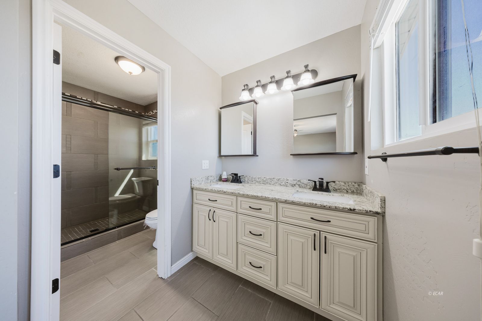 384 Ashburn Drive Property Photo 40