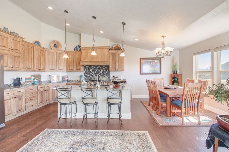 270 Fairlawn Place Property Photo 8