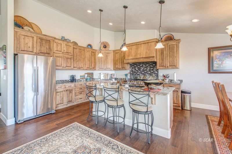 270 Fairlawn Place Property Photo 9