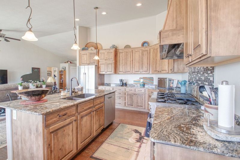 270 Fairlawn Place Property Photo 10