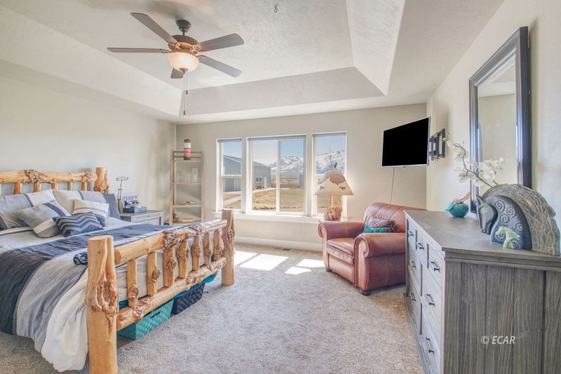 270 Fairlawn Place Property Photo 14