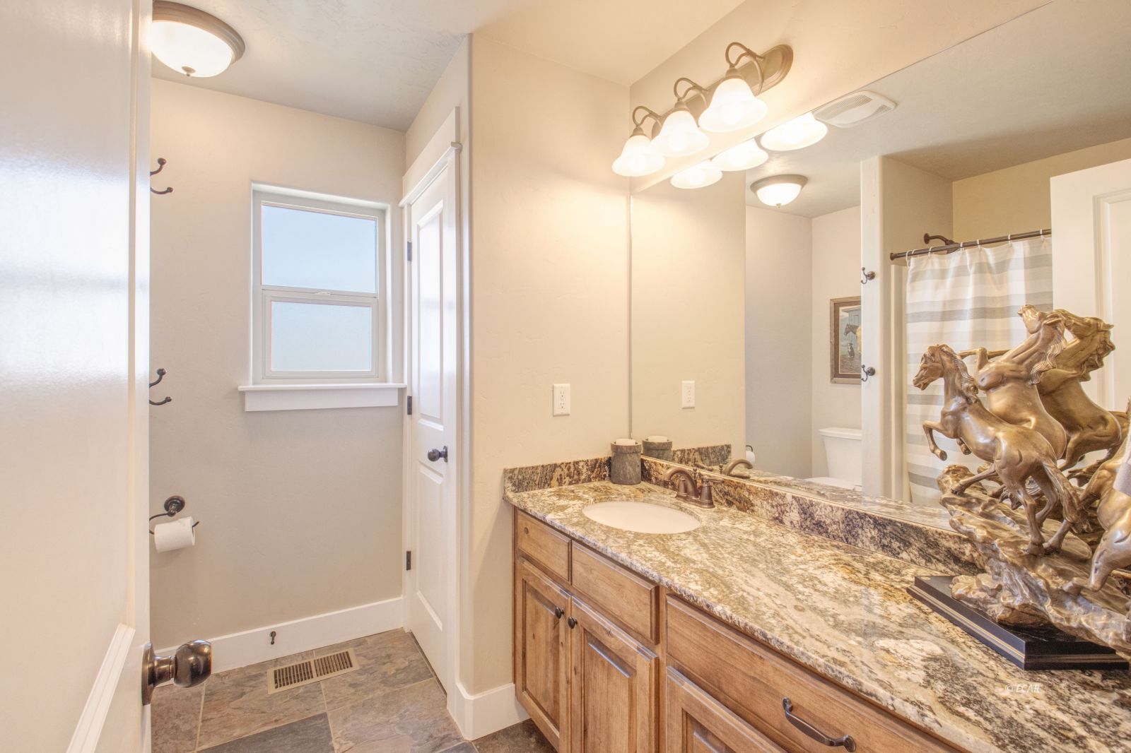 270 Fairlawn Place Property Photo 21