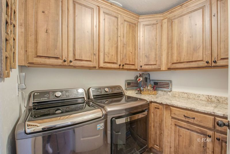 270 Fairlawn Place Property Photo 40