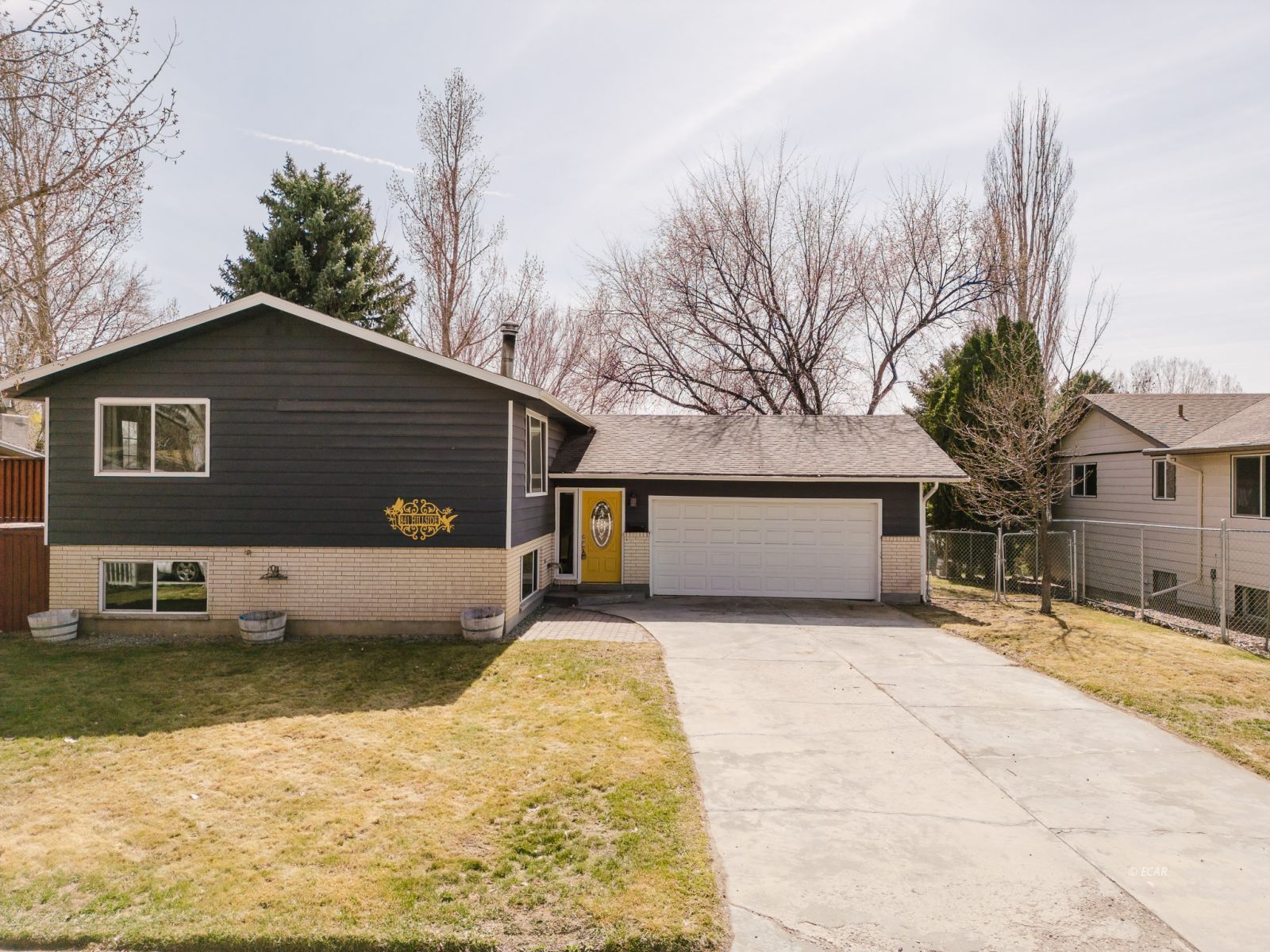 841 Hillside Drive Property Photo