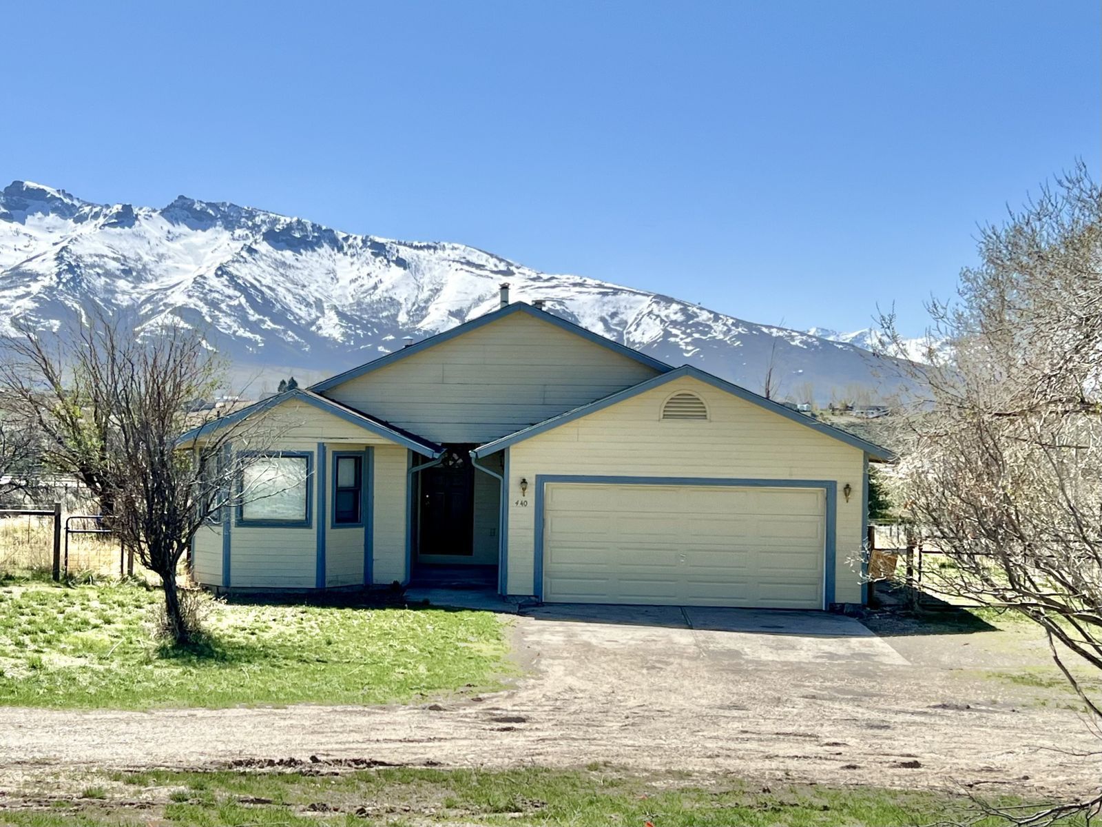440 Foxridge Drive Property Photo 1