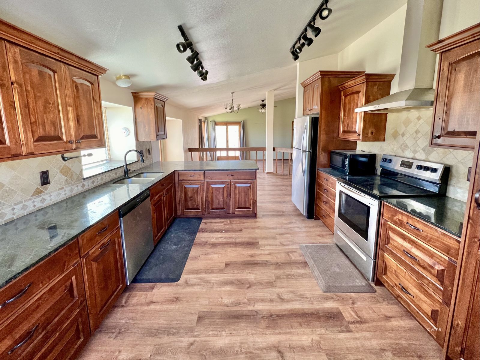 440 Foxridge Drive Property Photo 8