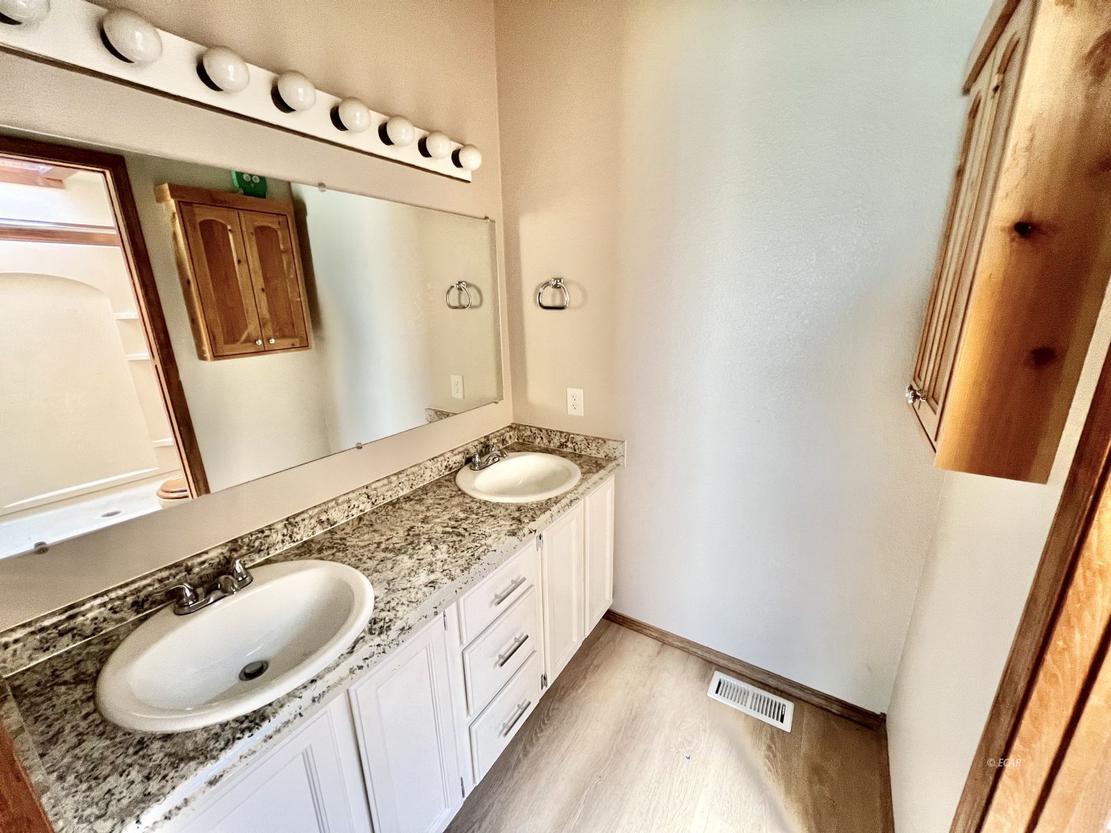 440 Foxridge Drive Property Photo 24