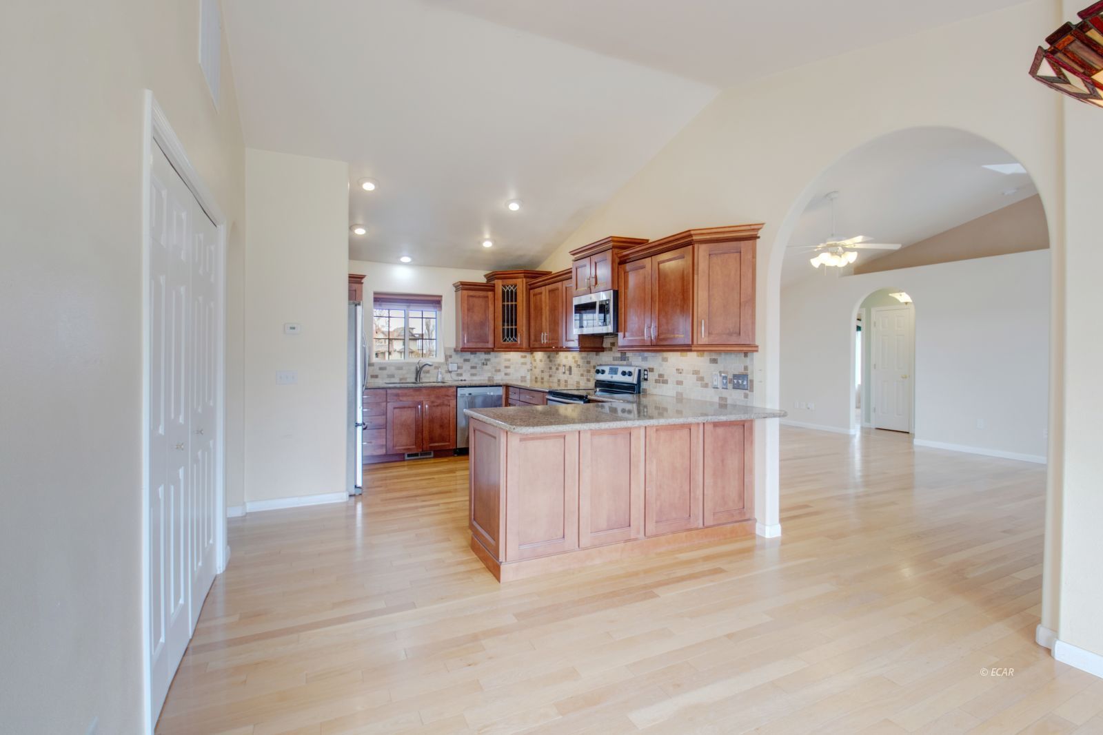 907 Palace Parkway Property Photo 8