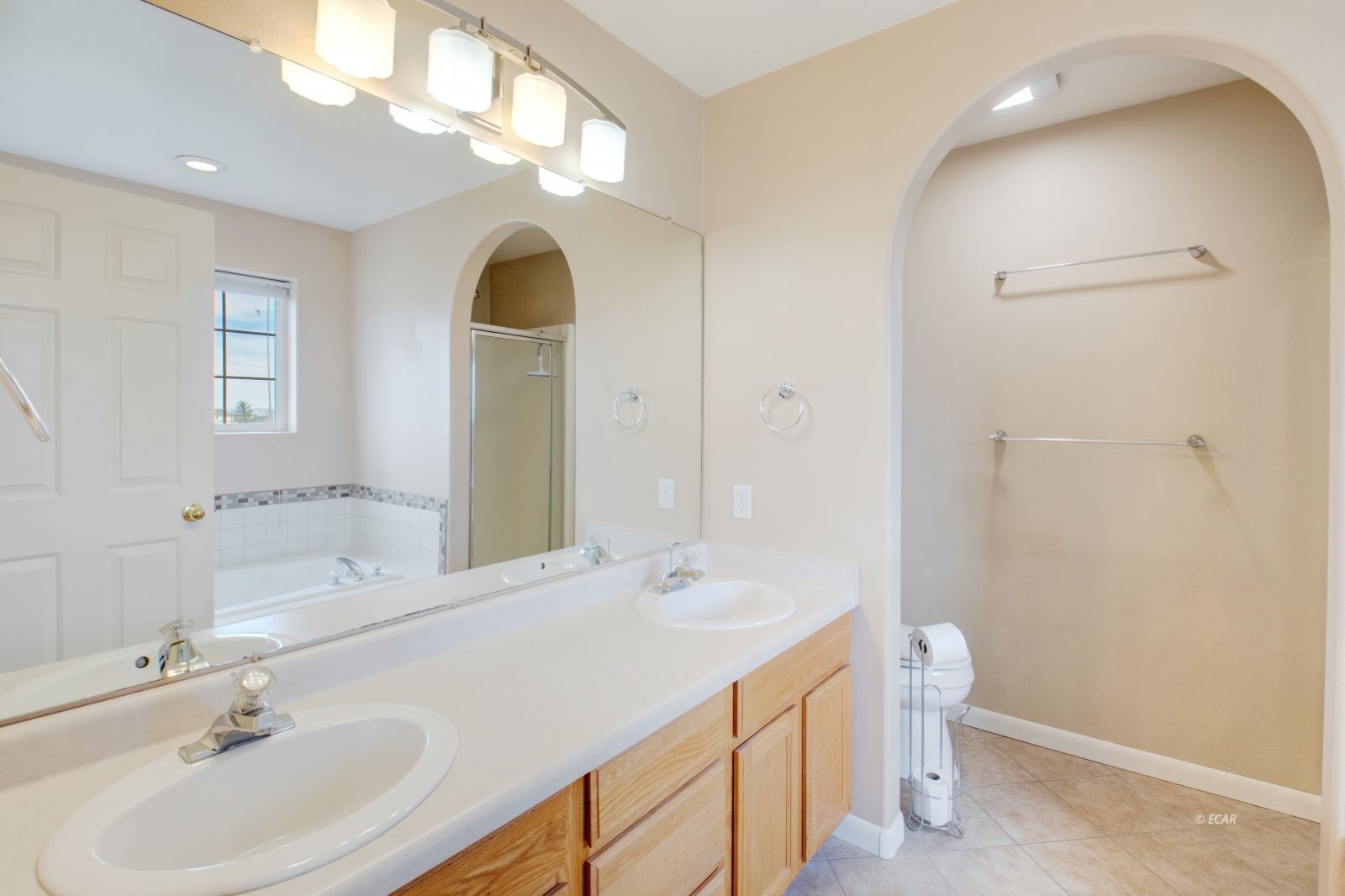 907 Palace Parkway Property Photo 15