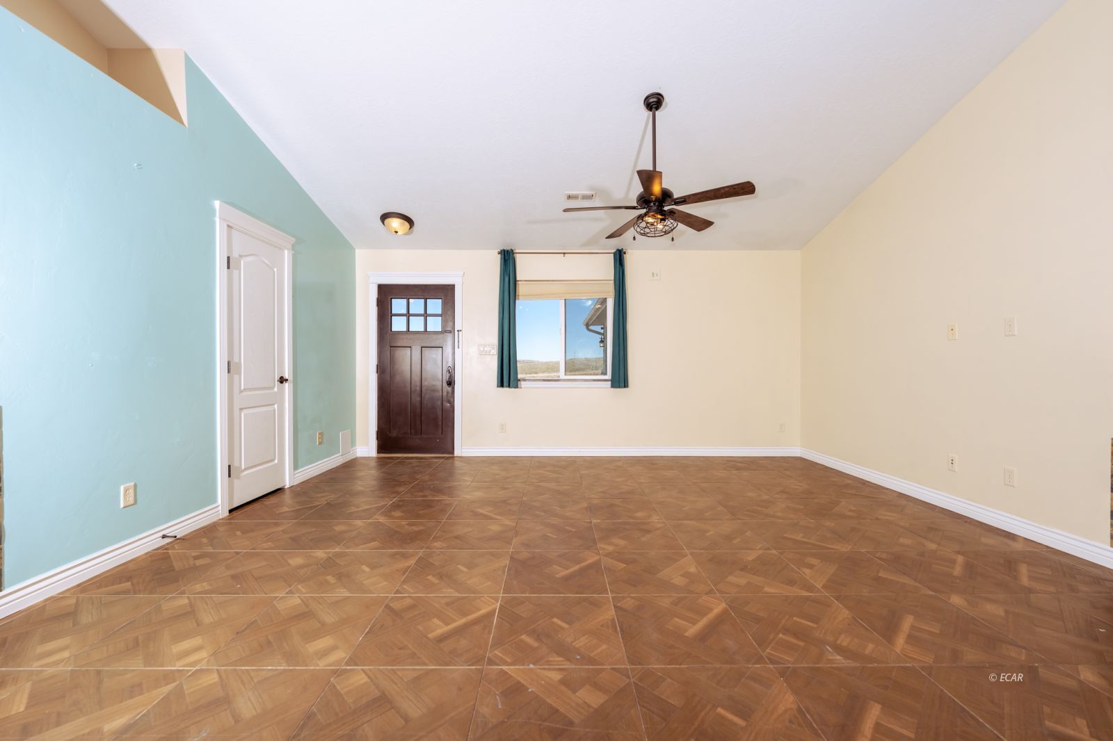 504 Blackstone Drive Property Photo 3