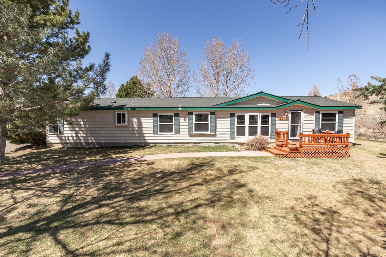1925 Antler Road Property Photo