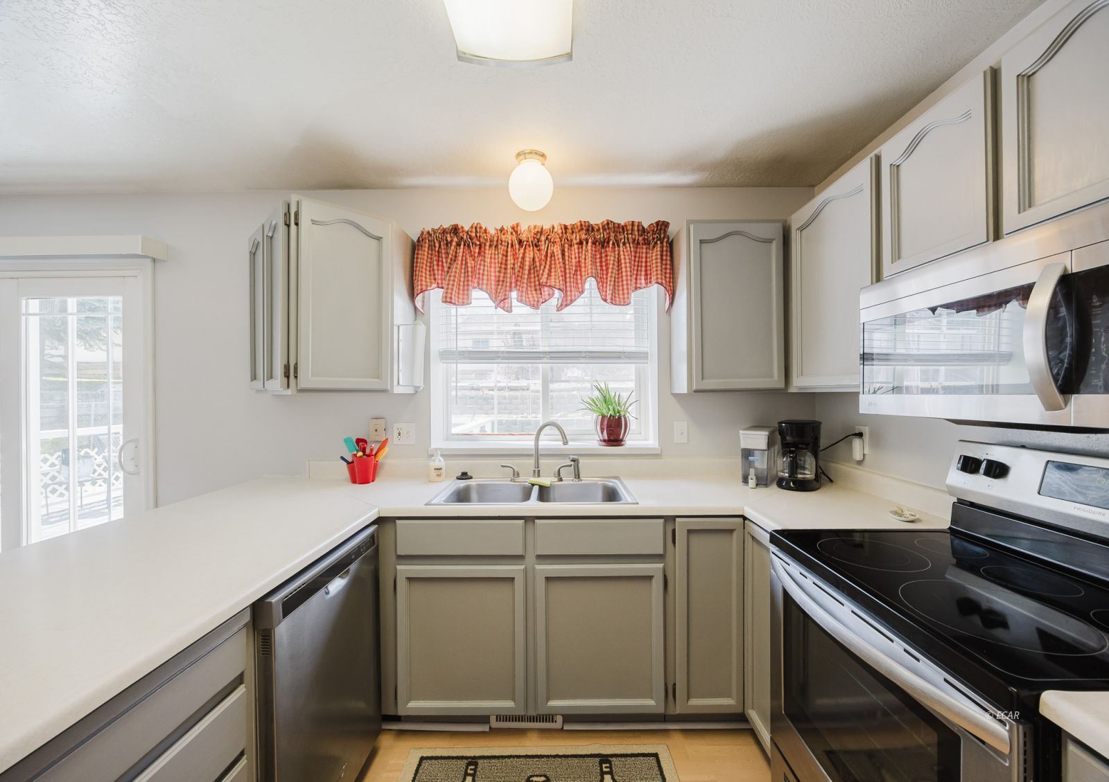 2305 Sierra Drive Property Photo 11