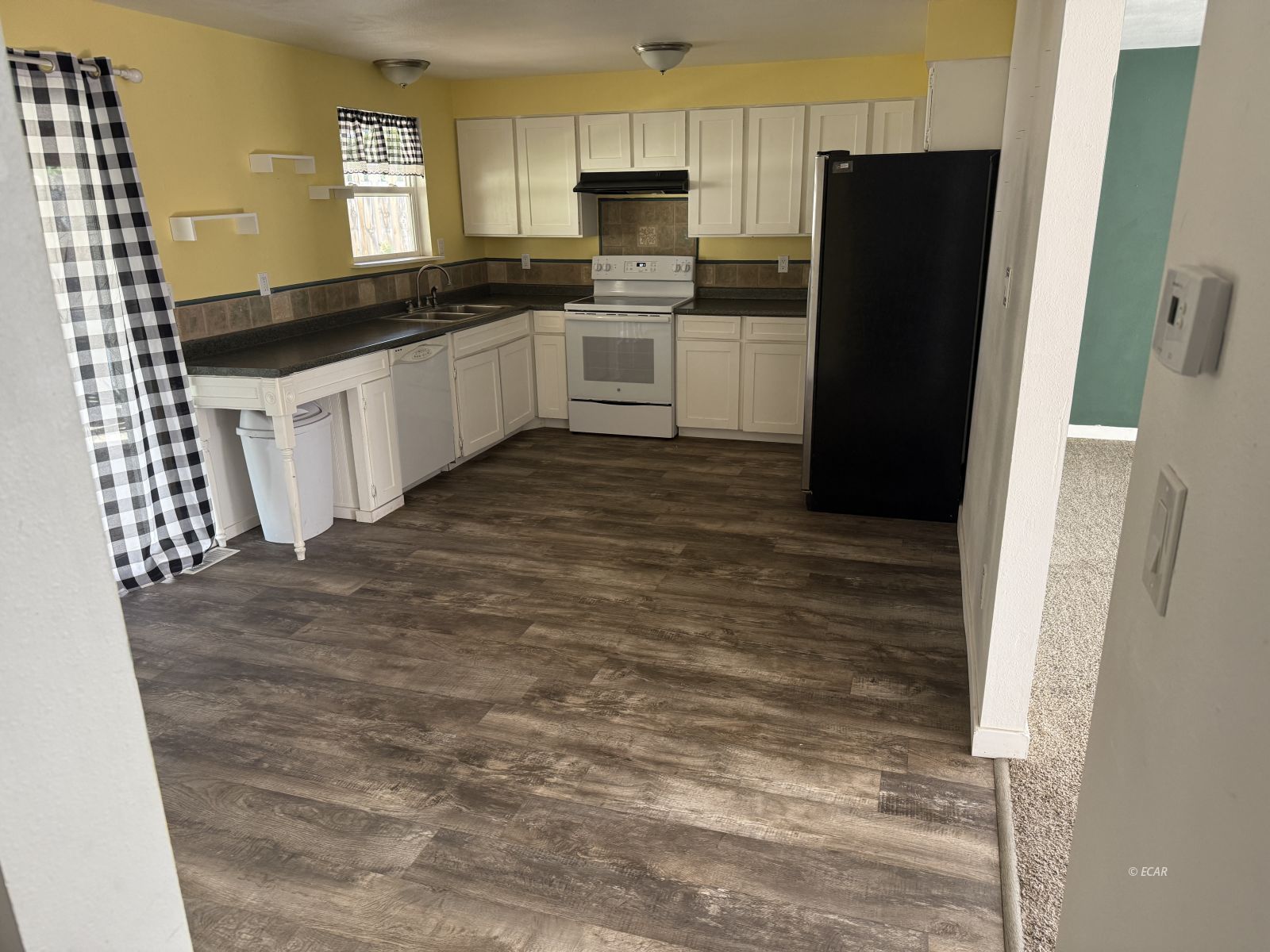 1252 Southside Drive Property Photo 5
