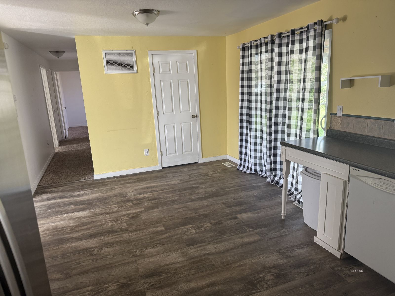 1252 Southside Drive Property Photo 8