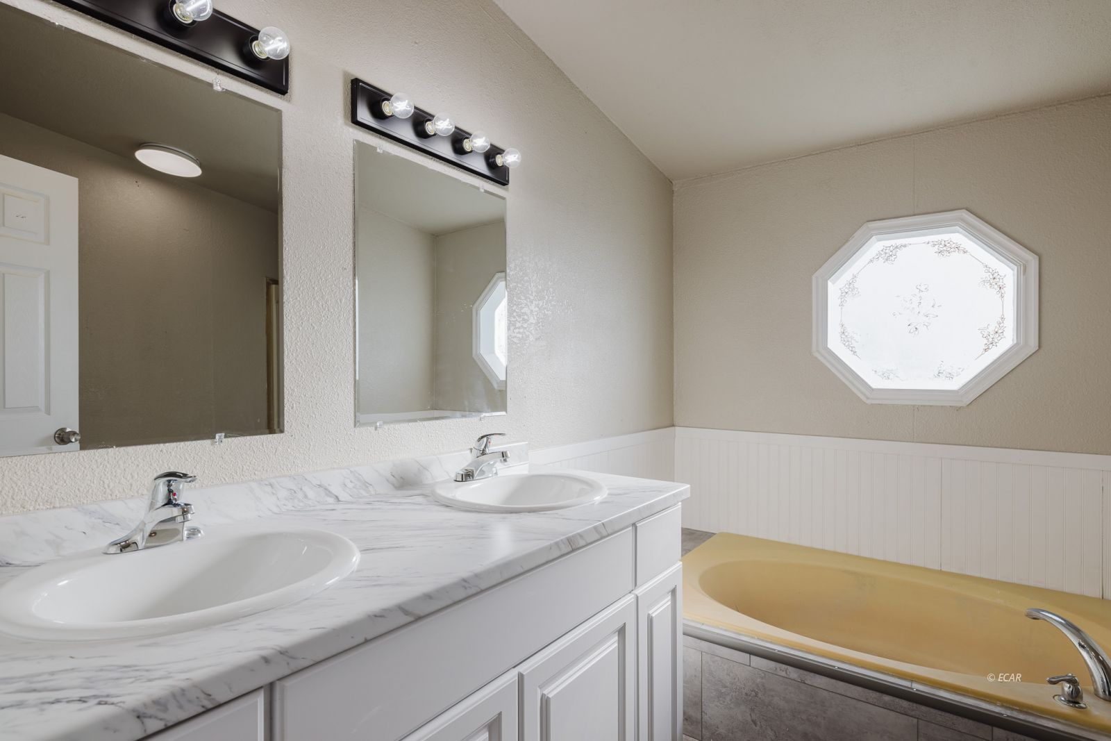395 Trescartes Avenue Property Photo 42