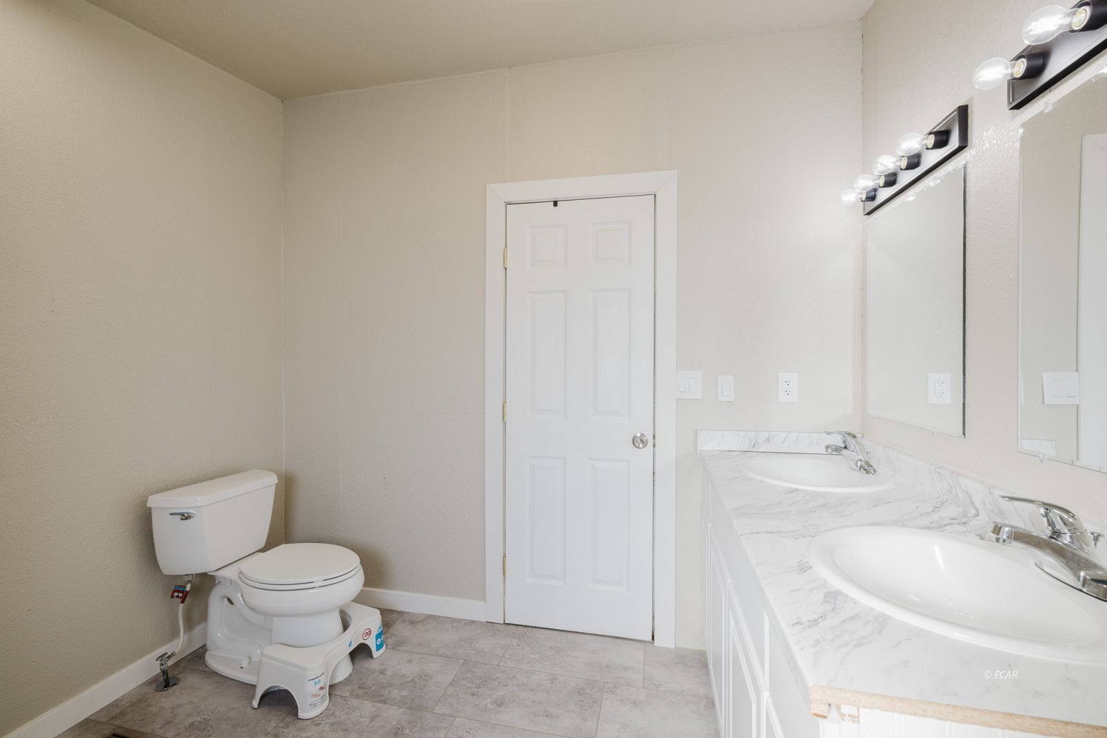 395 Trescartes Avenue Property Photo 45