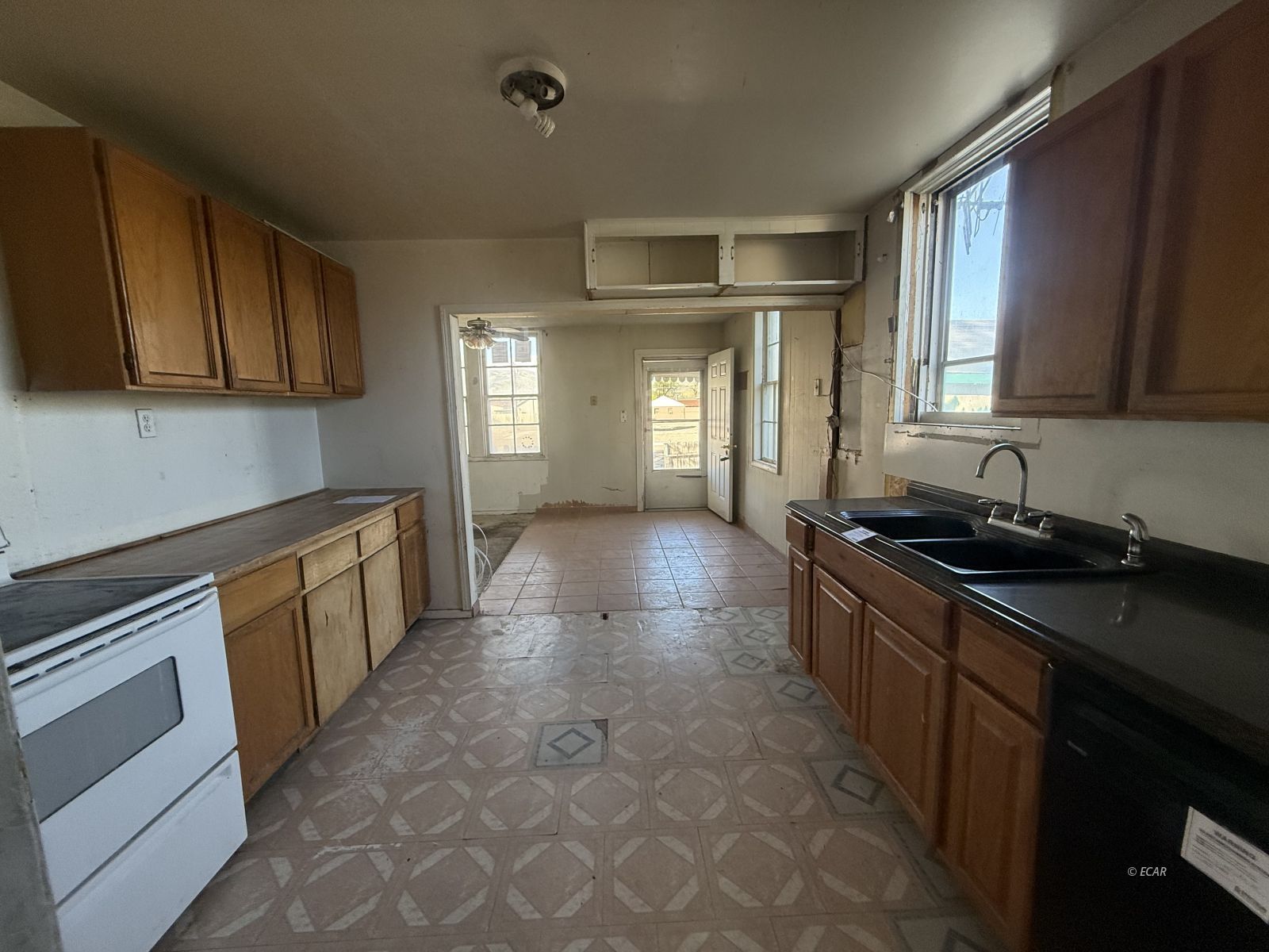 619 3rd Street Property Photo 2