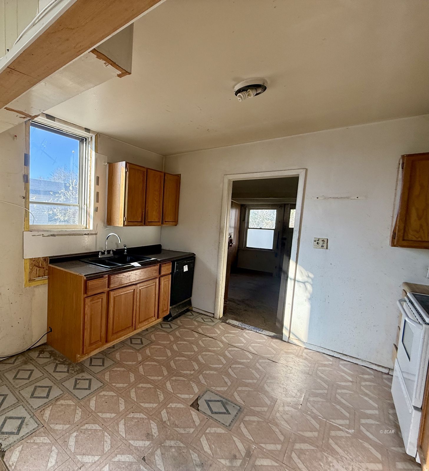 619 3rd Street Property Photo 5