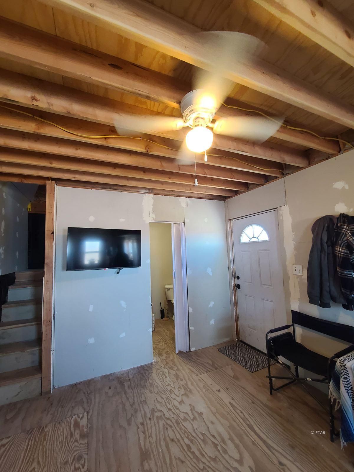 1055 Willow Corral Pass Road Property Photo 4