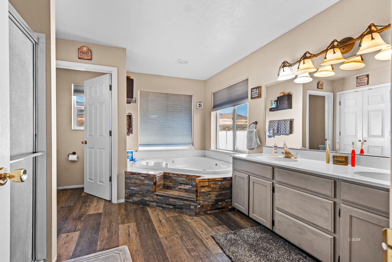 4920 Reinhart Lane Property Photo 29