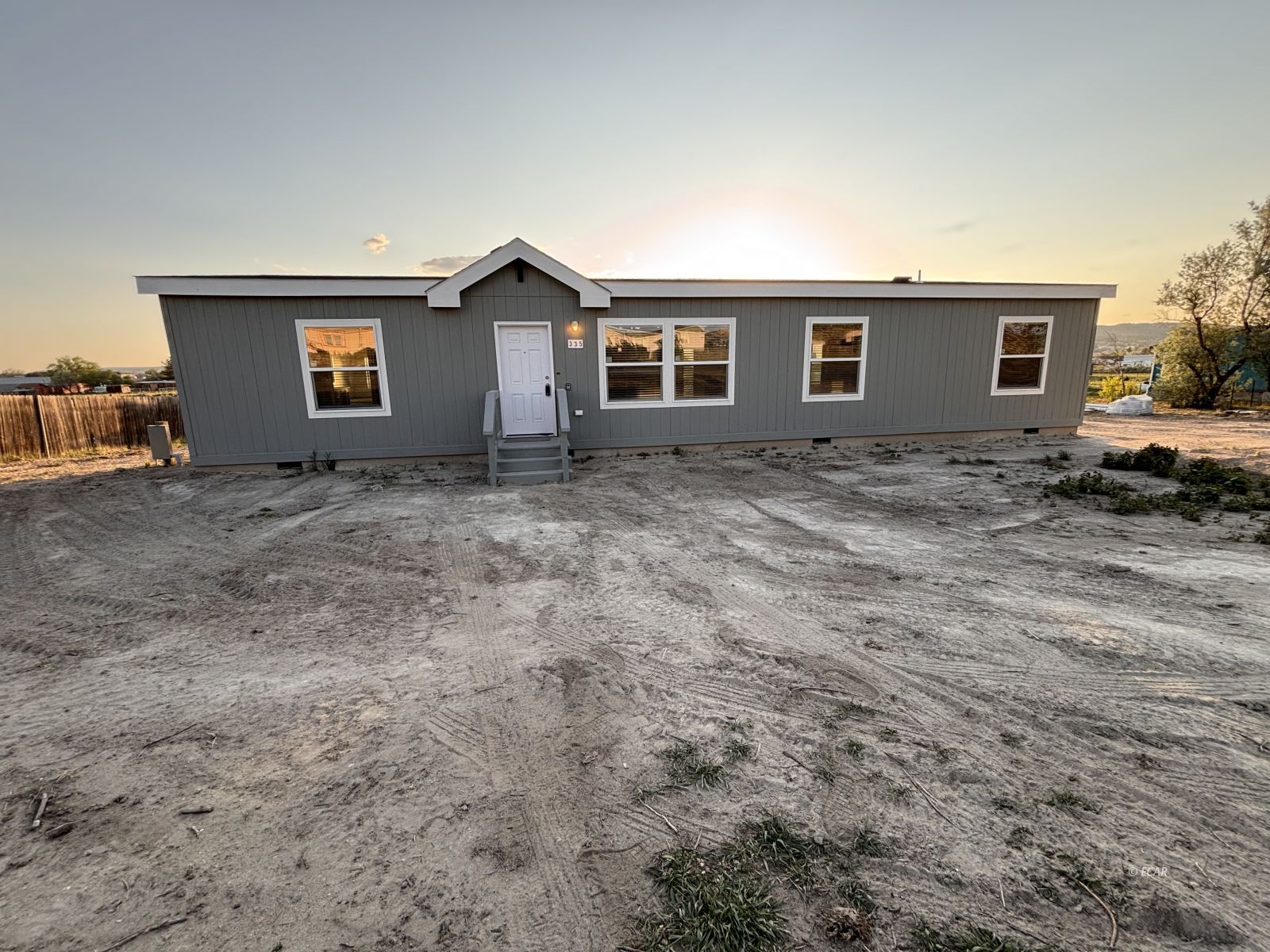 335 Trescartes Avenue Property Photo