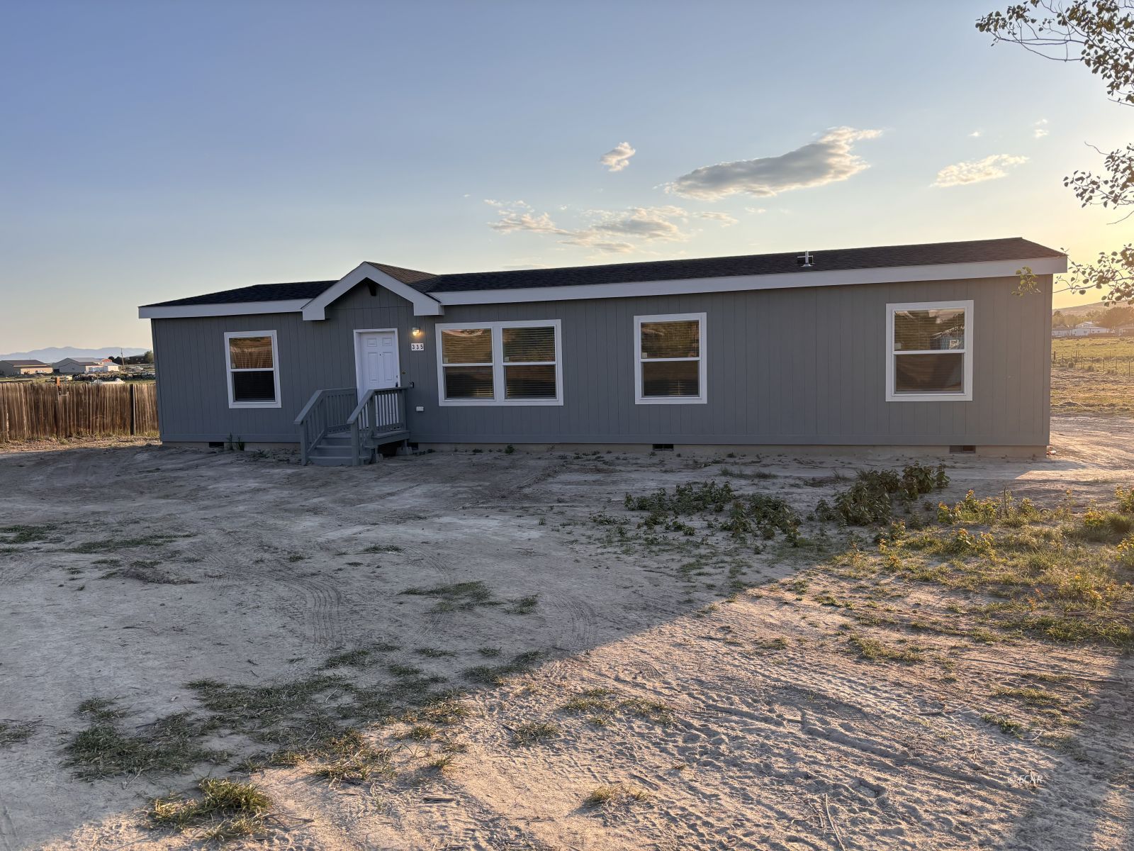 335 Trescartes Avenue Property Photo 2