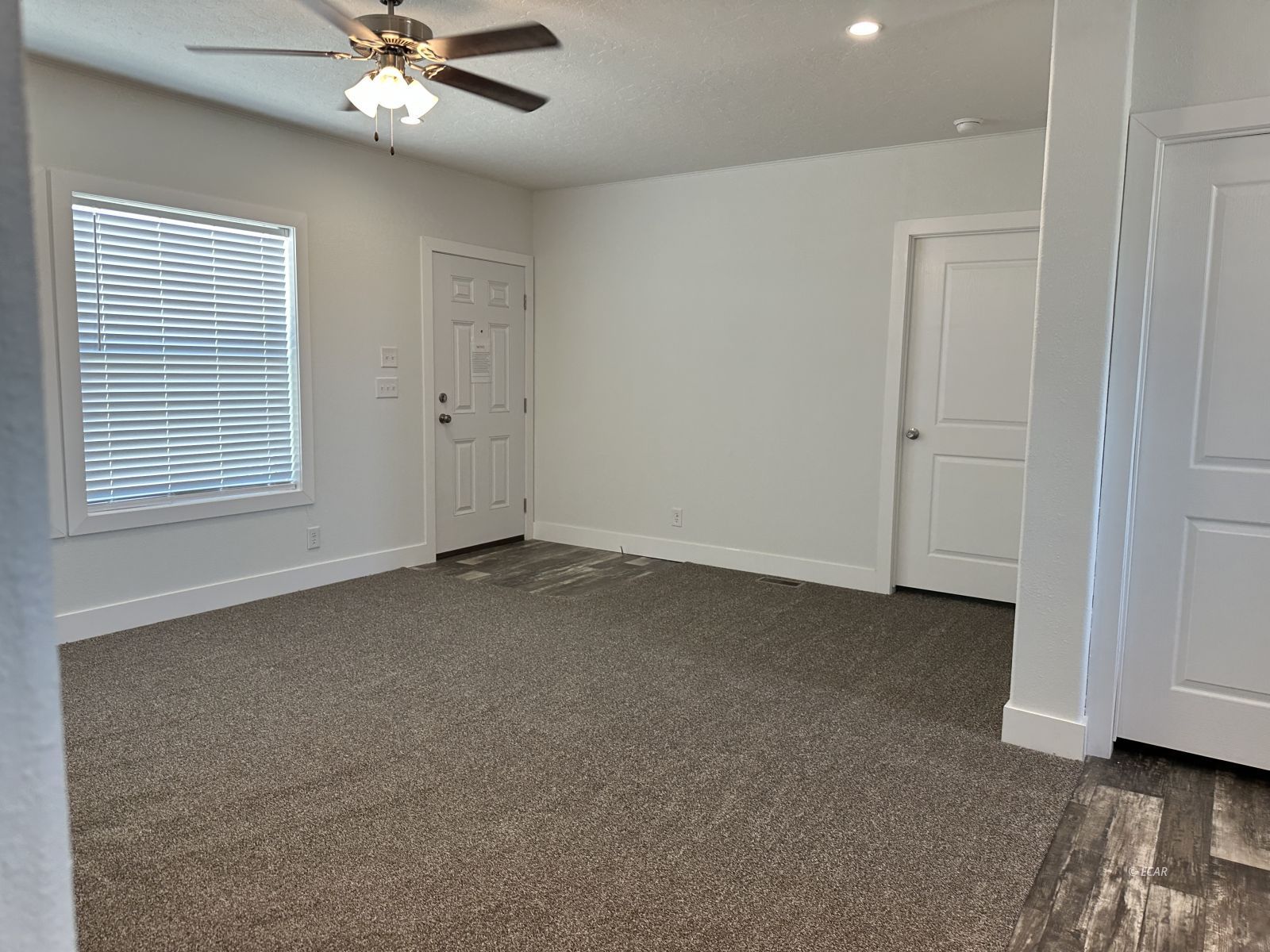 335 Trescartes Avenue Property Photo 6